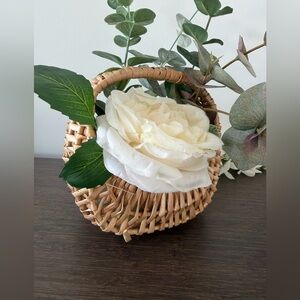 EUC. 7” x 7” Basket (Florals Included)